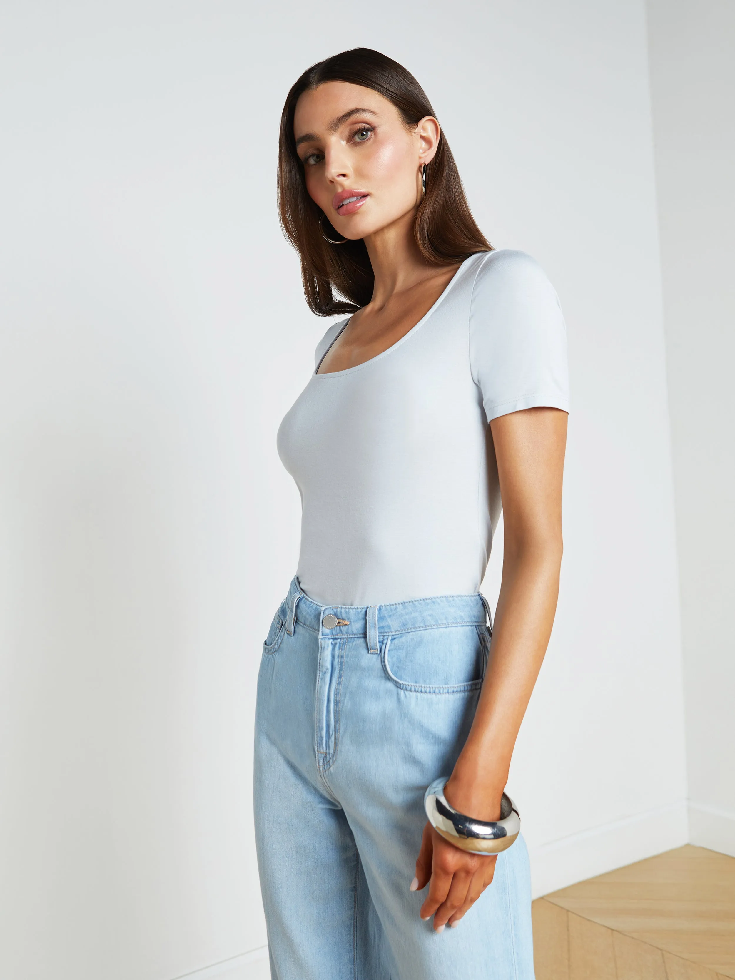 Alva U-Neck Tee